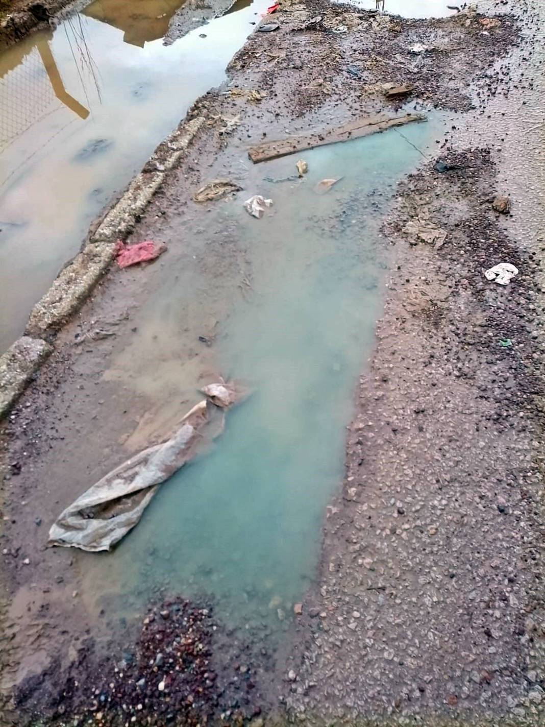 O kentte korkutan anlar: Rögardan mavi renkli su fışkırdı! AFAD ekipleri 'Acil' koduyla bölgeye intikal etti 7